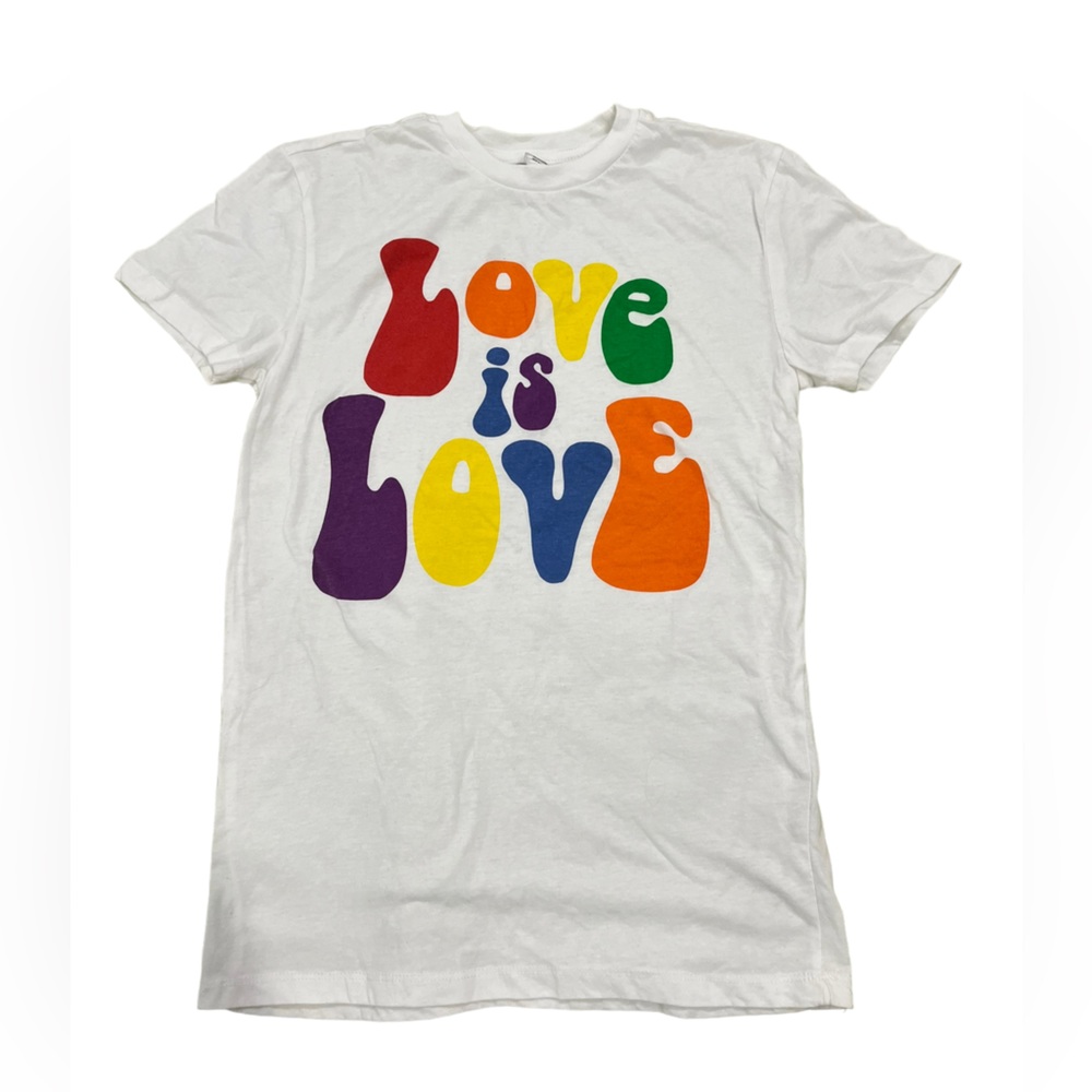“Love is Love” T-shirt Size S